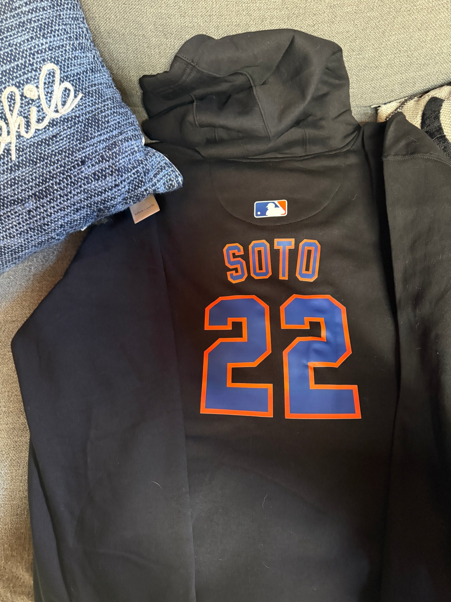 Mets customize hoodies